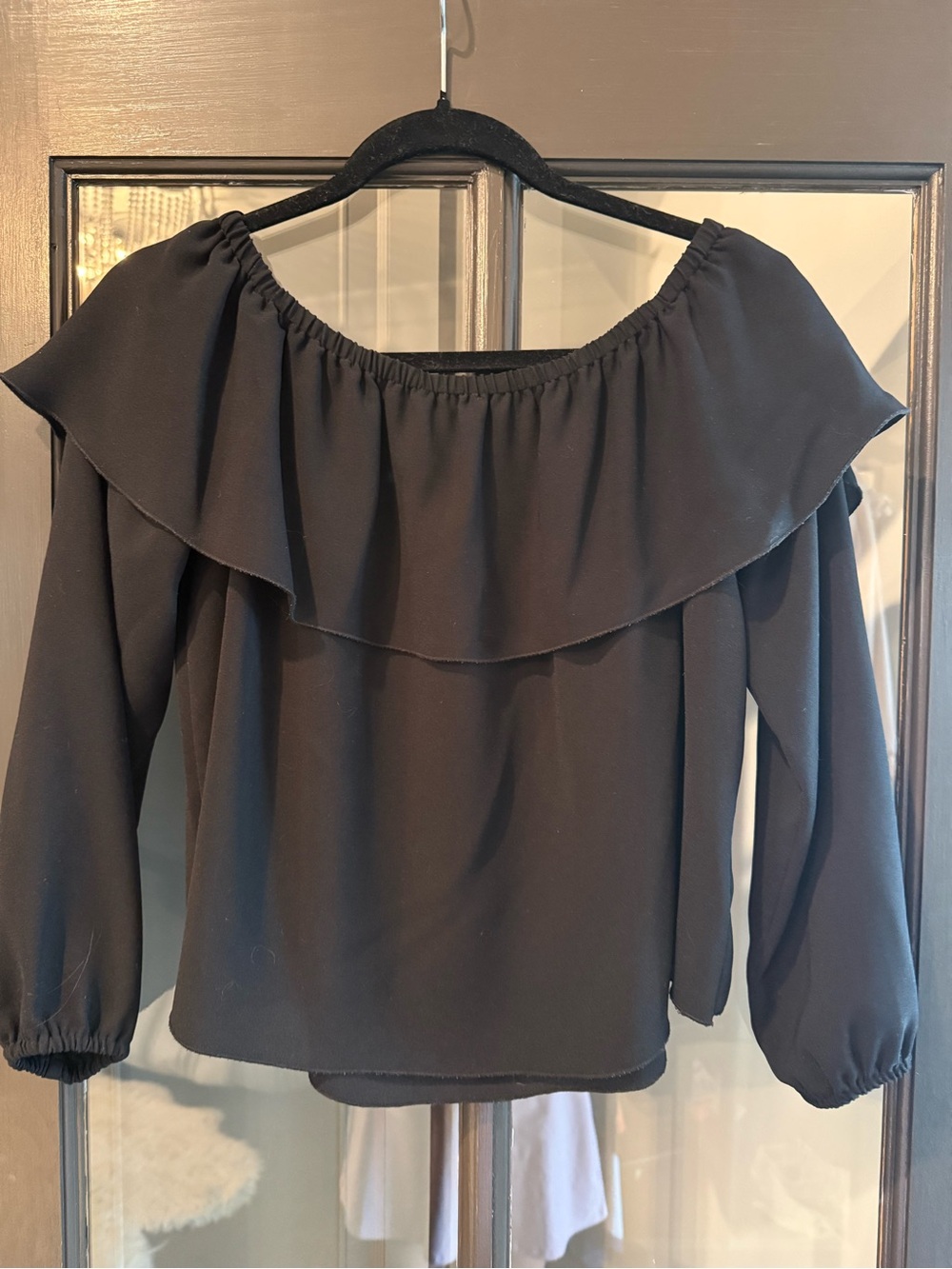 Aritizia Wilfred Black Off-Shoulder Ruffle Top